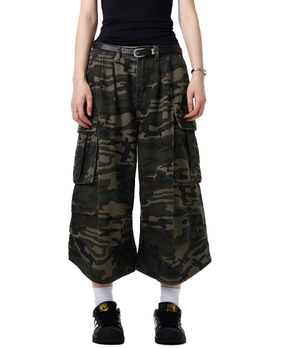 BAKYARDER Vintage Camouflage Cargo Capri Pants